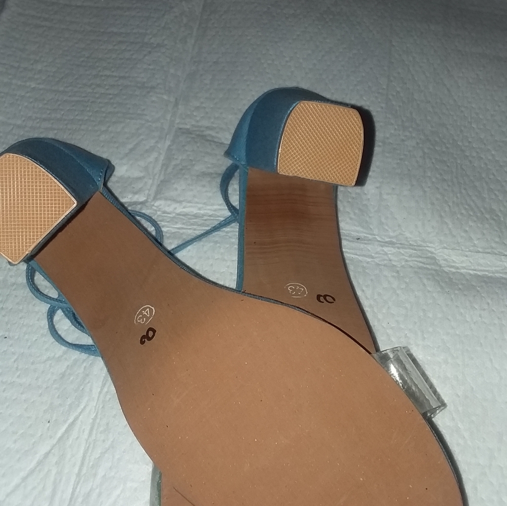 Shoes - Picture 3 of 4